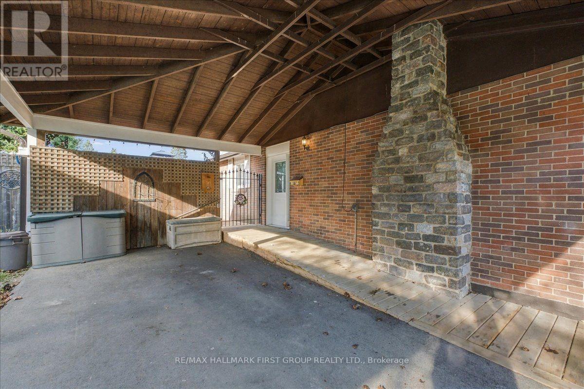 809 Bem Avenue, Pickering, Ontario  L1W 1X2 - Photo 2 - E13881632