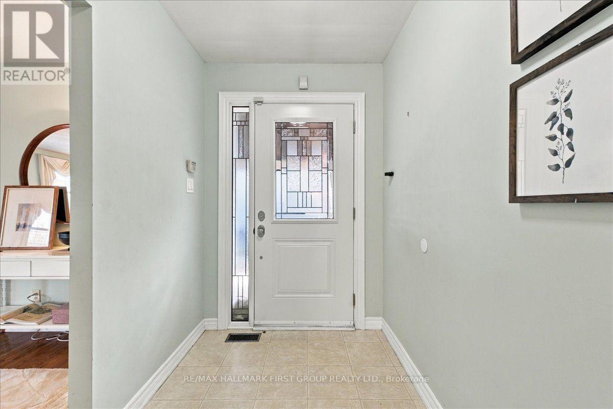 809 Bem Avenue, Pickering, Ontario  L1W 1X2 - Photo 3 - E13881632