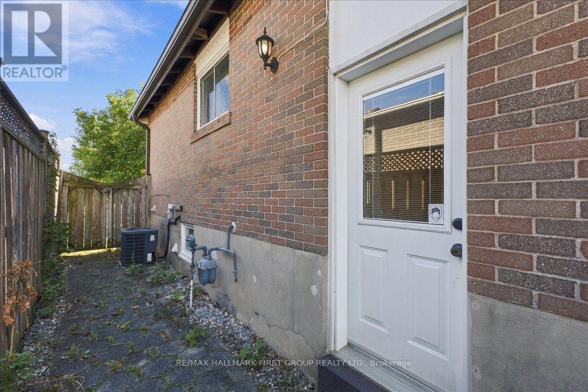 809 Bem Avenue, Pickering, Ontario  L1W 1X2 - Photo 39 - E13881632