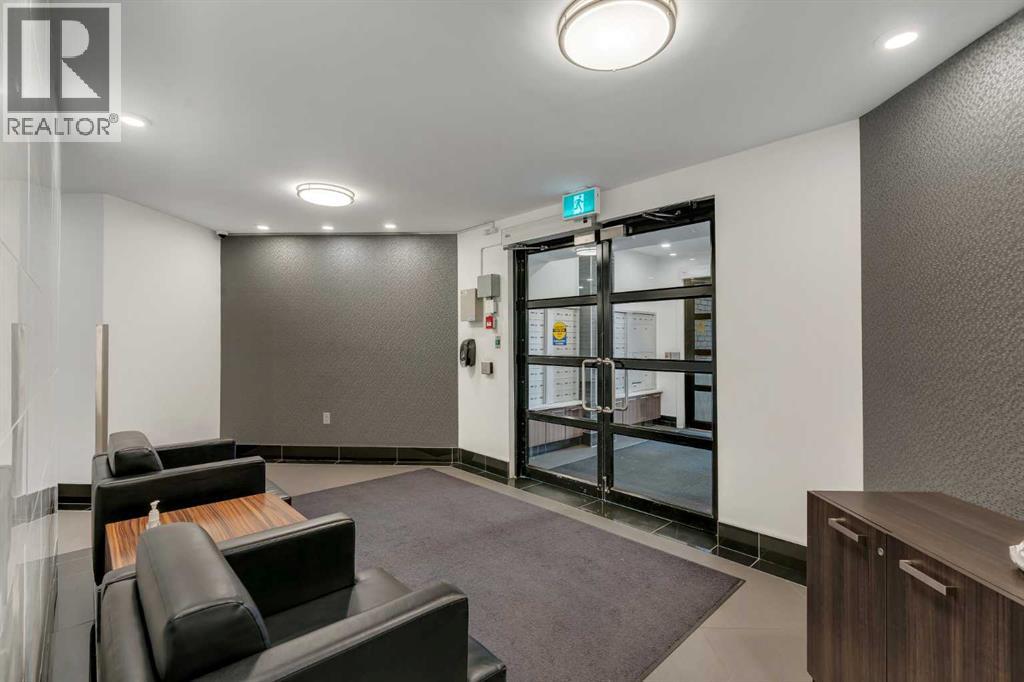 215, 10 Sierra Morena Mews SW, Calgary, Alberta  T3H 3K5 - Photo 4 - A2350425
