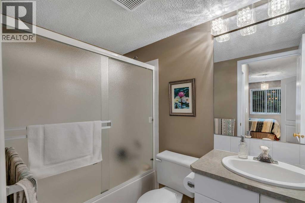 215, 10 Sierra Morena Mews SW, Calgary, Alberta  T3H 3K5 - Photo 9 - A2350425