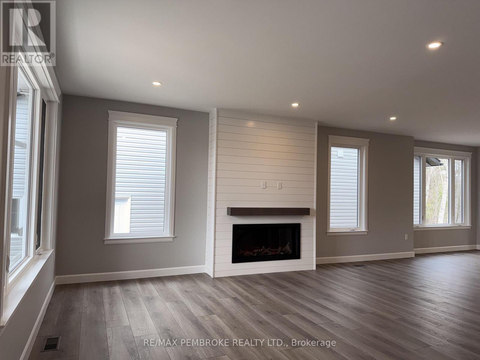 18 Durant Street, Petawawa, Ontario  K8H 0G2 - Photo 45 - X13881696