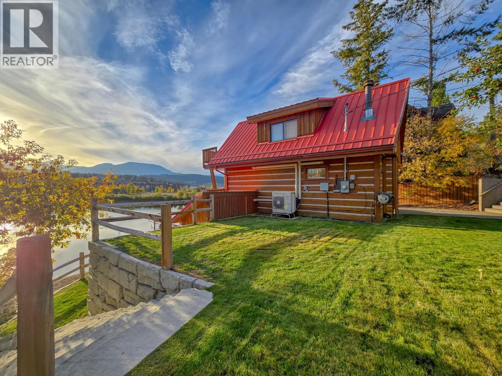 449 LAKEVIEW Place