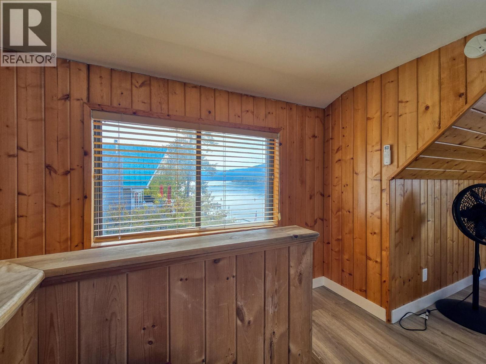 449 LAKEVIEW Place