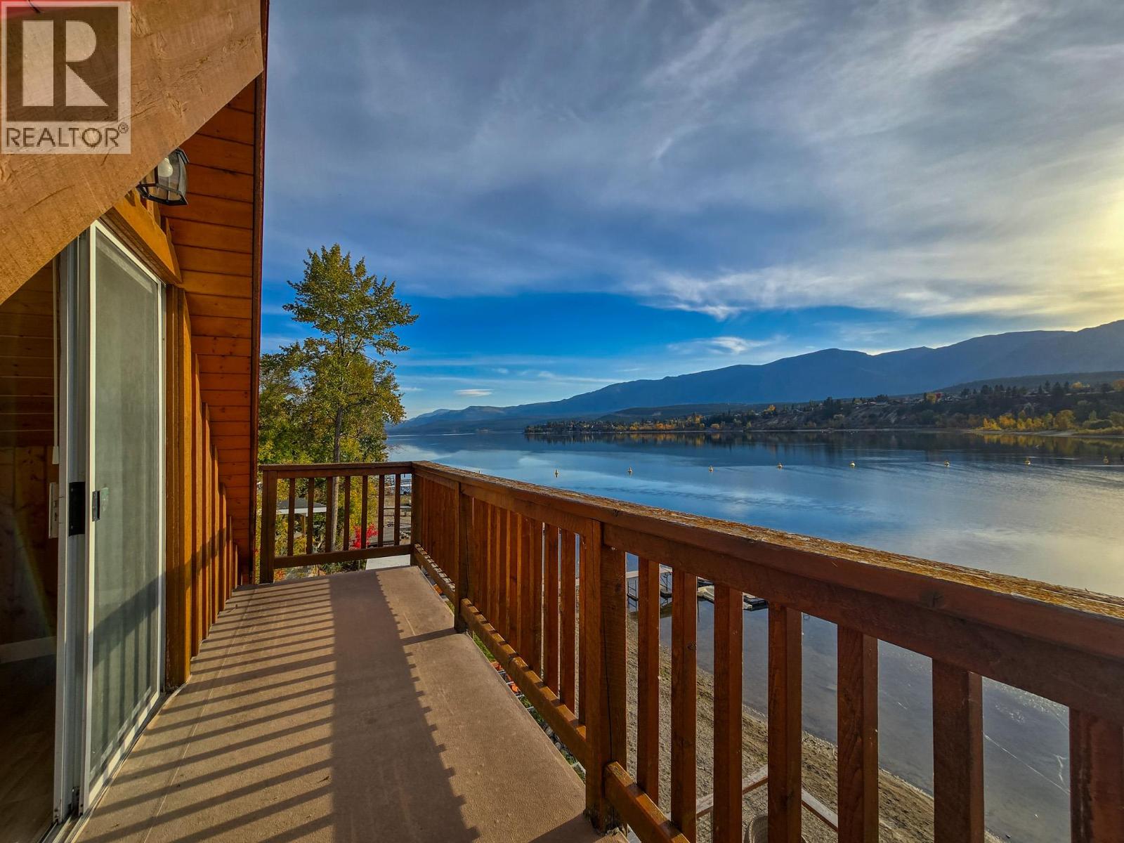449 LAKEVIEW Place