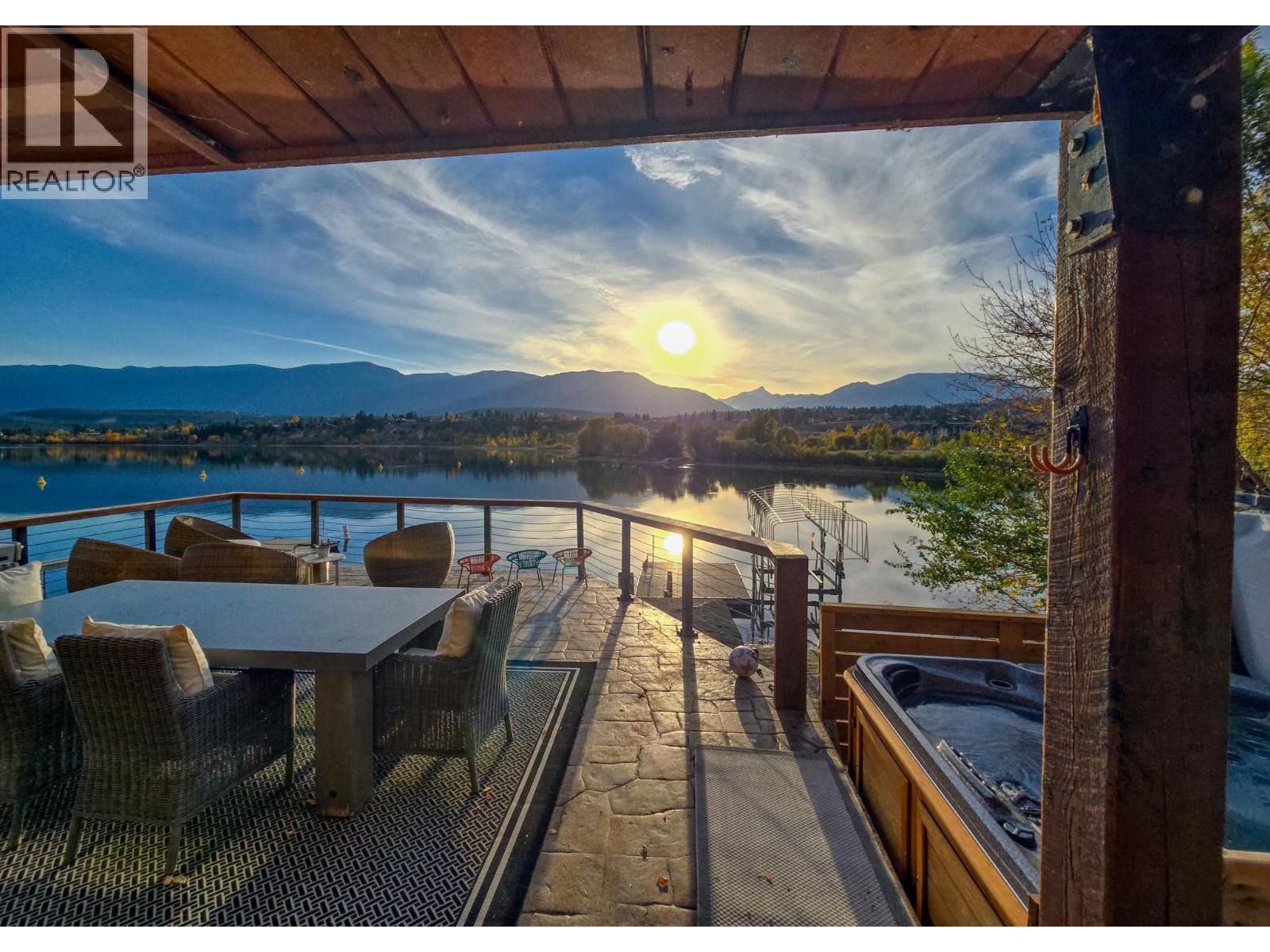 449 LAKEVIEW Place