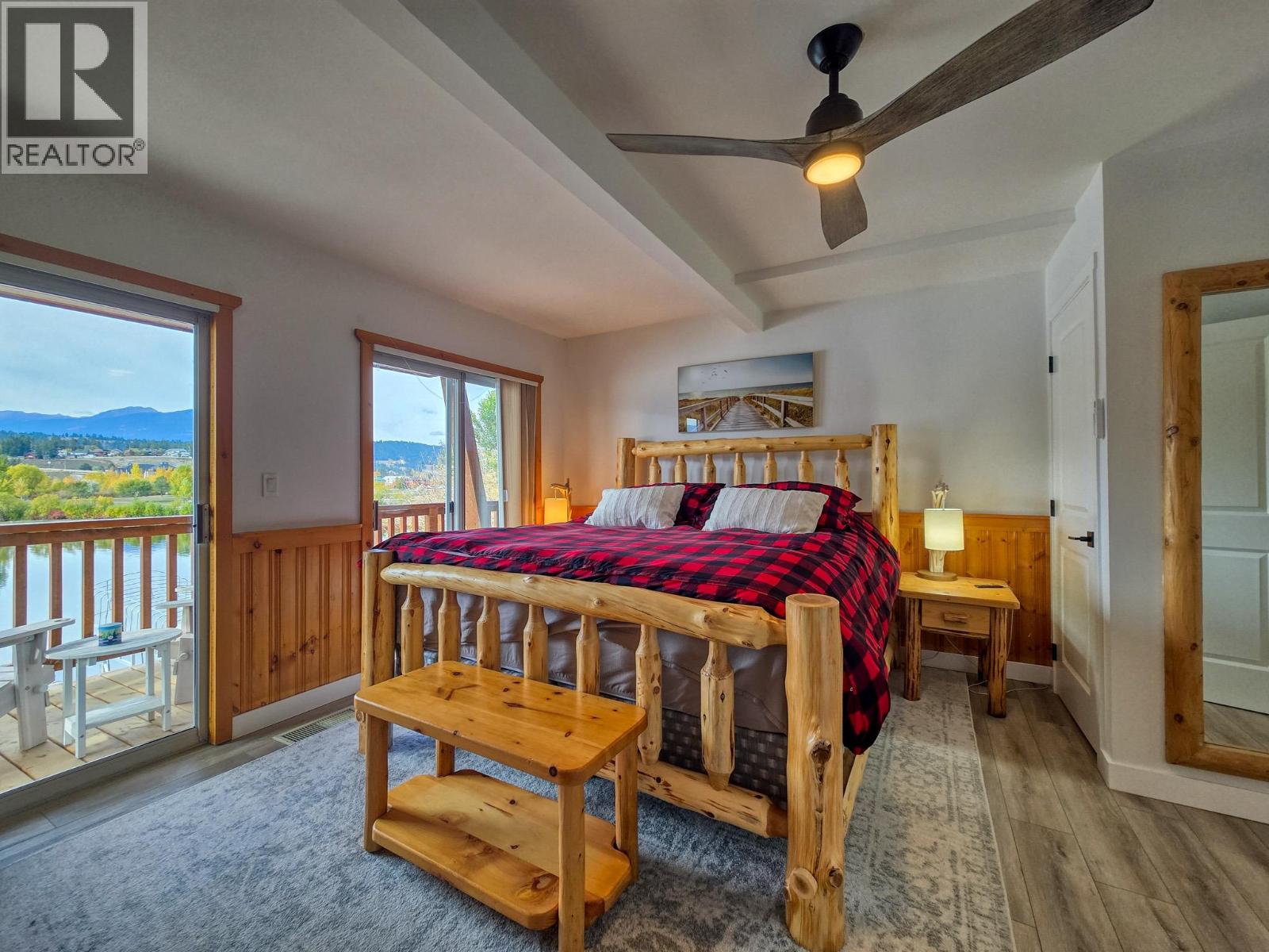 449 LAKEVIEW Place