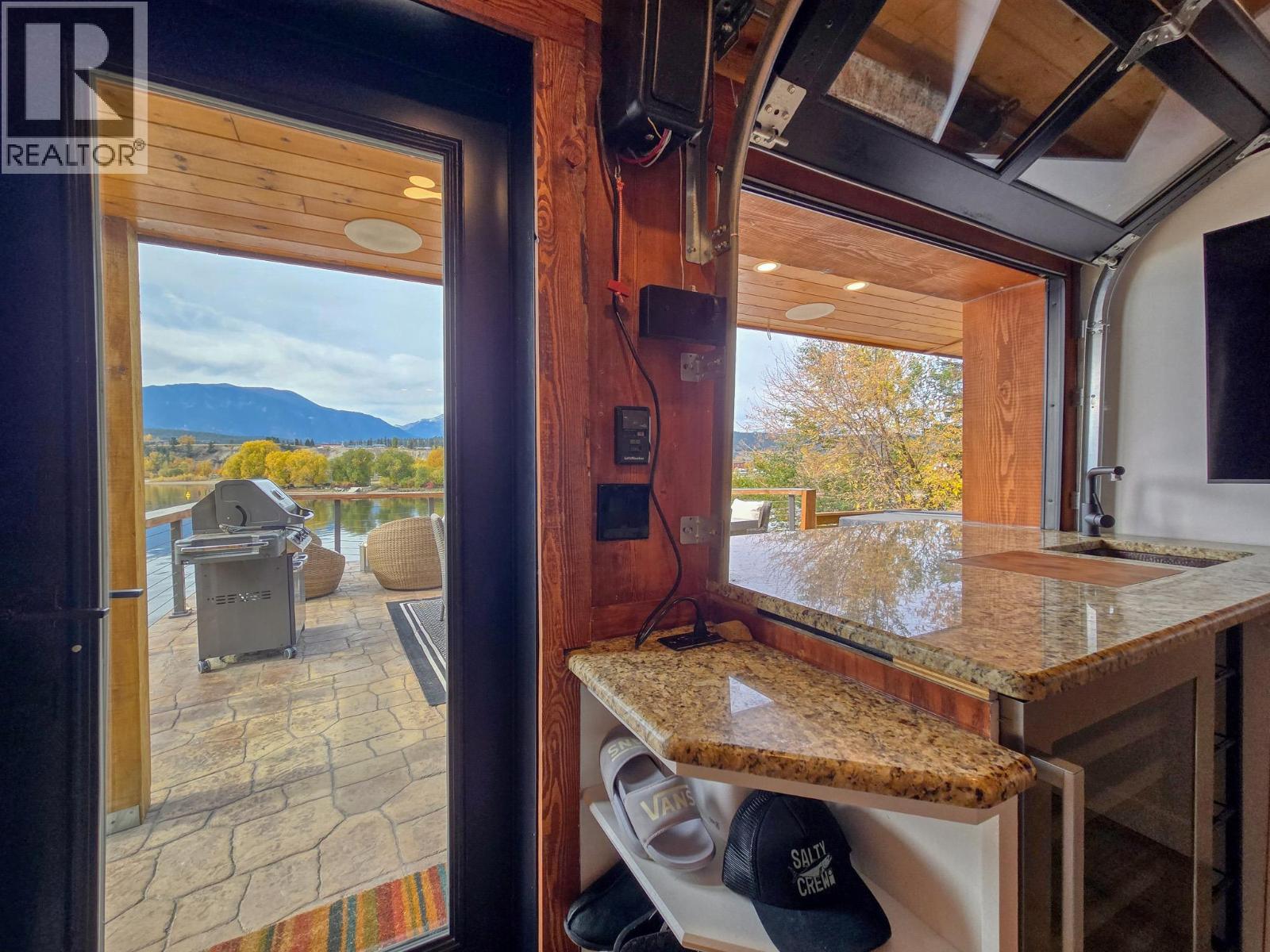 449 LAKEVIEW Place