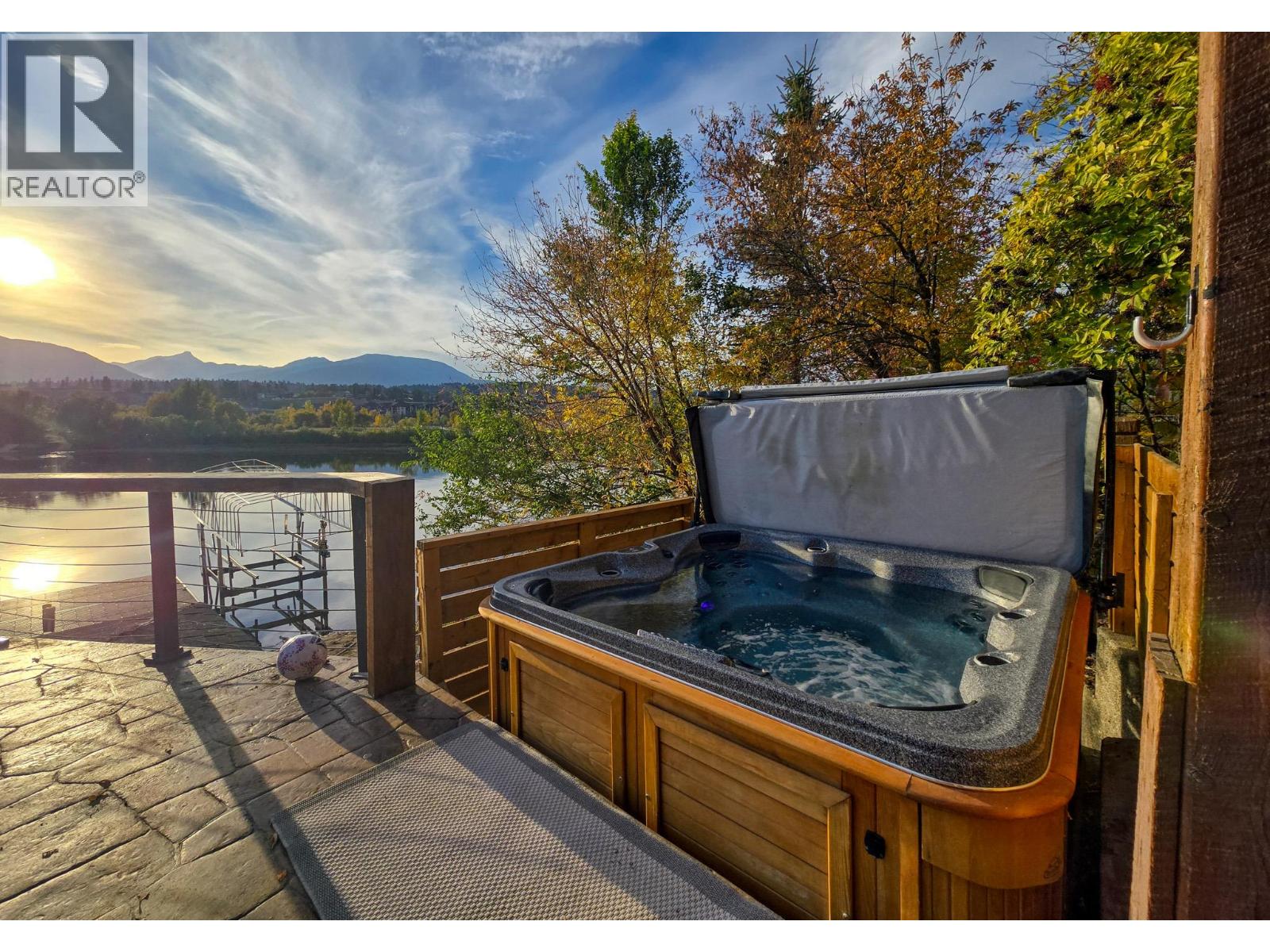 449 LAKEVIEW Place