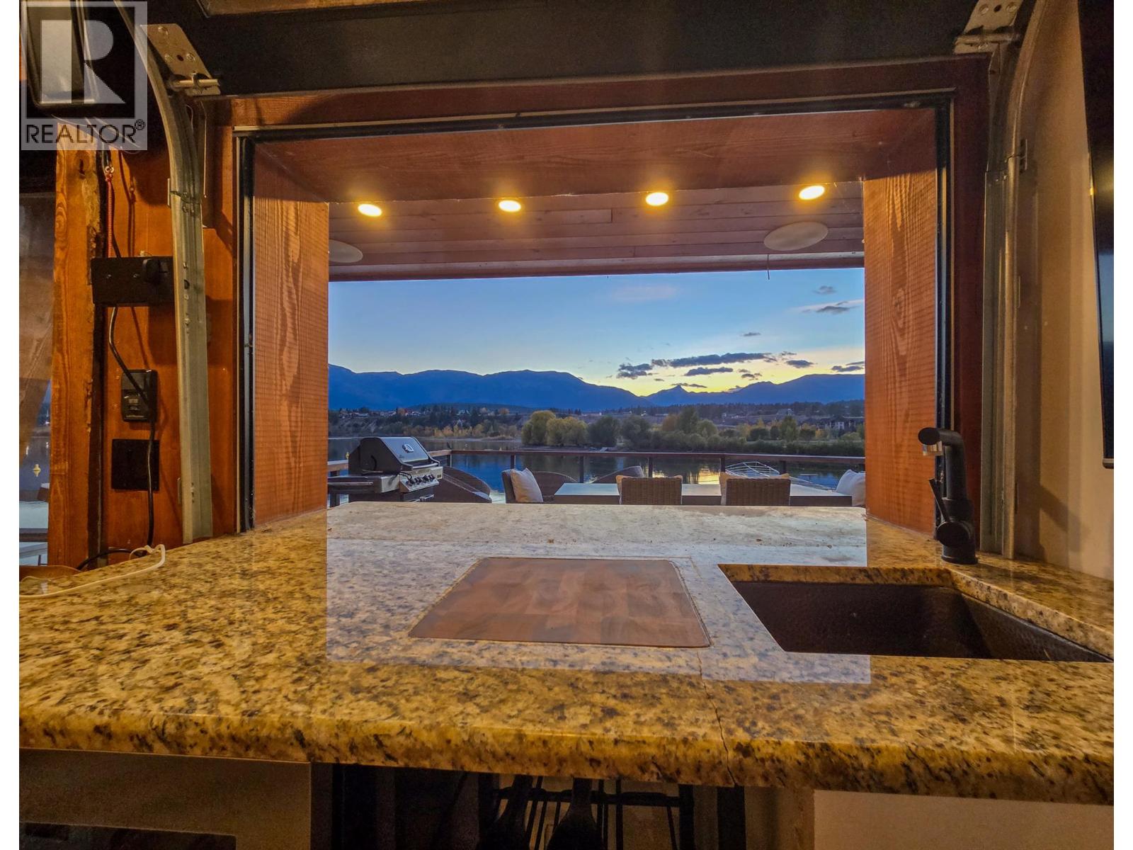 449 LAKEVIEW Place