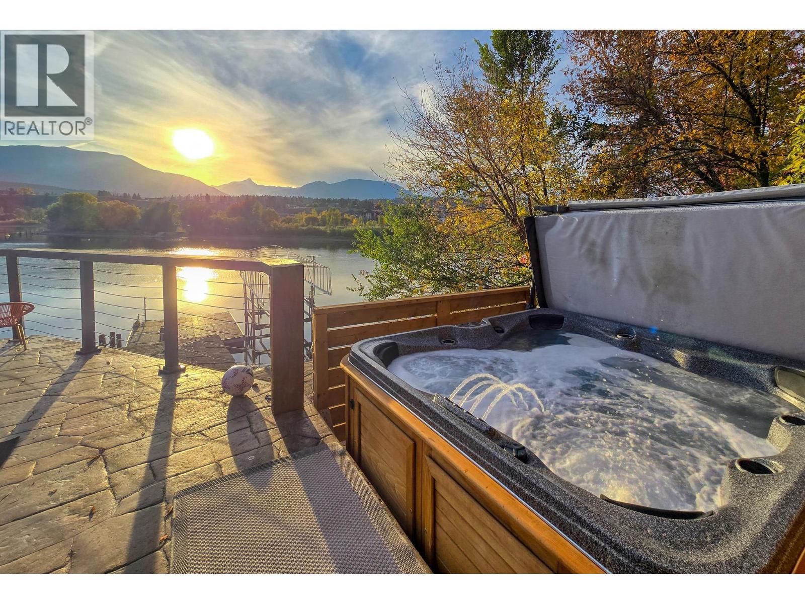 449 LAKEVIEW Place