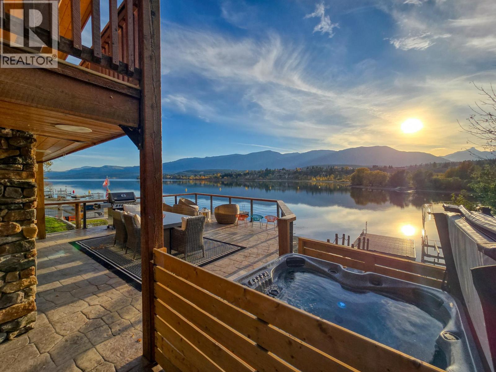 449 LAKEVIEW Place