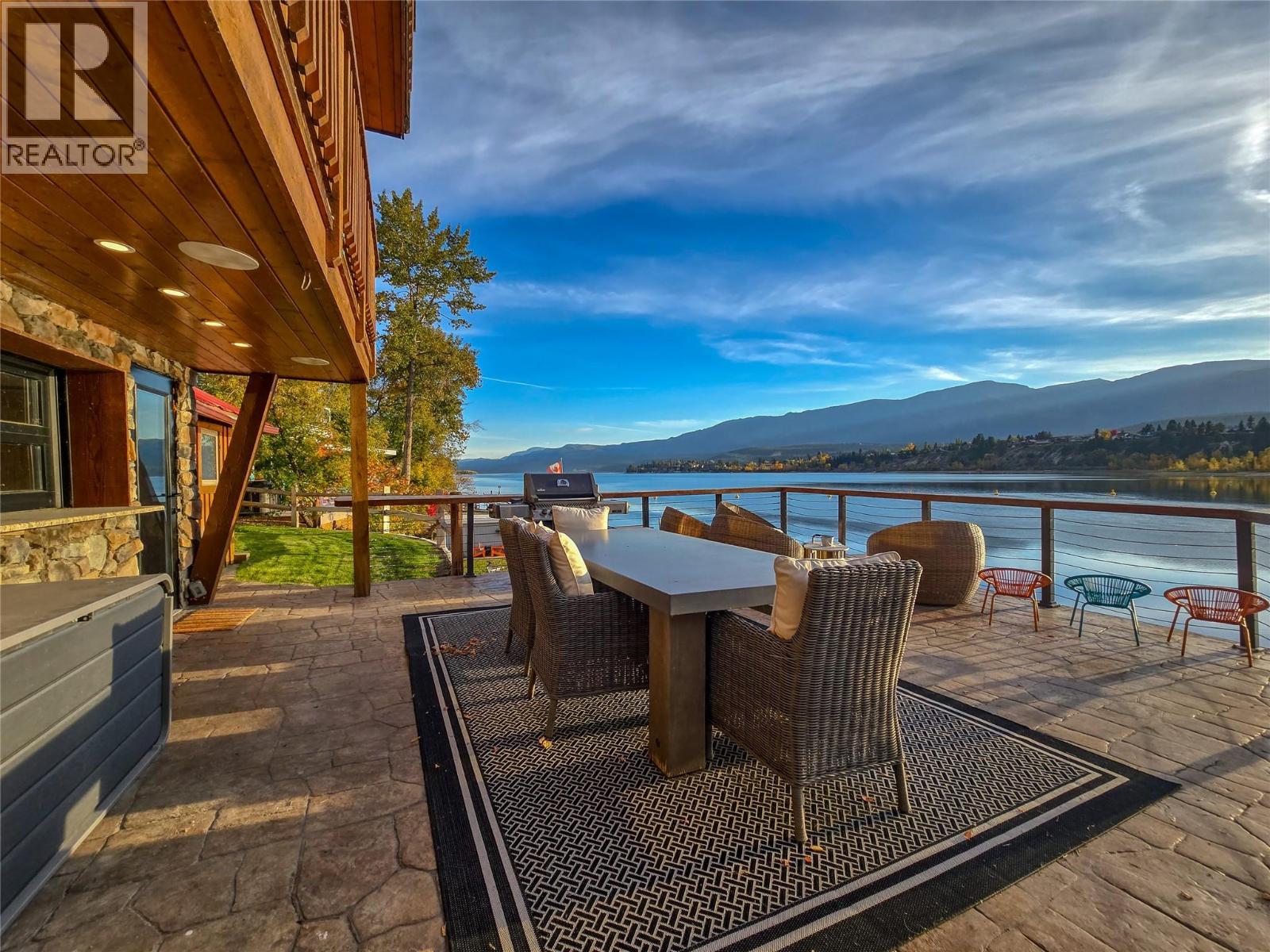 449 LAKEVIEW Place