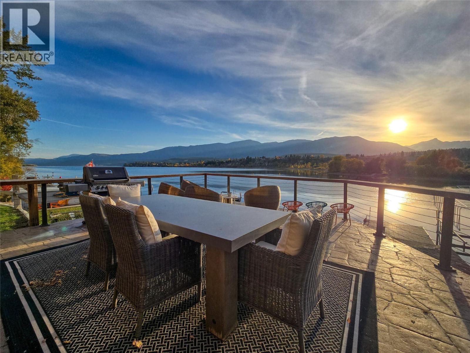 449 LAKEVIEW Place