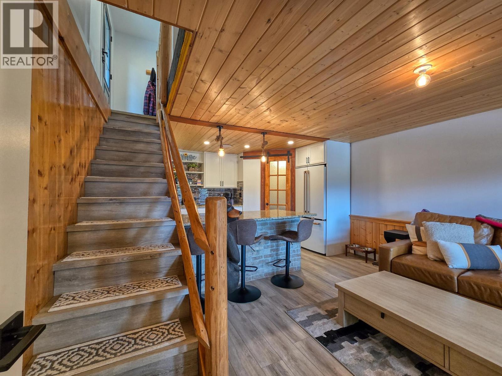 449 LAKEVIEW Place