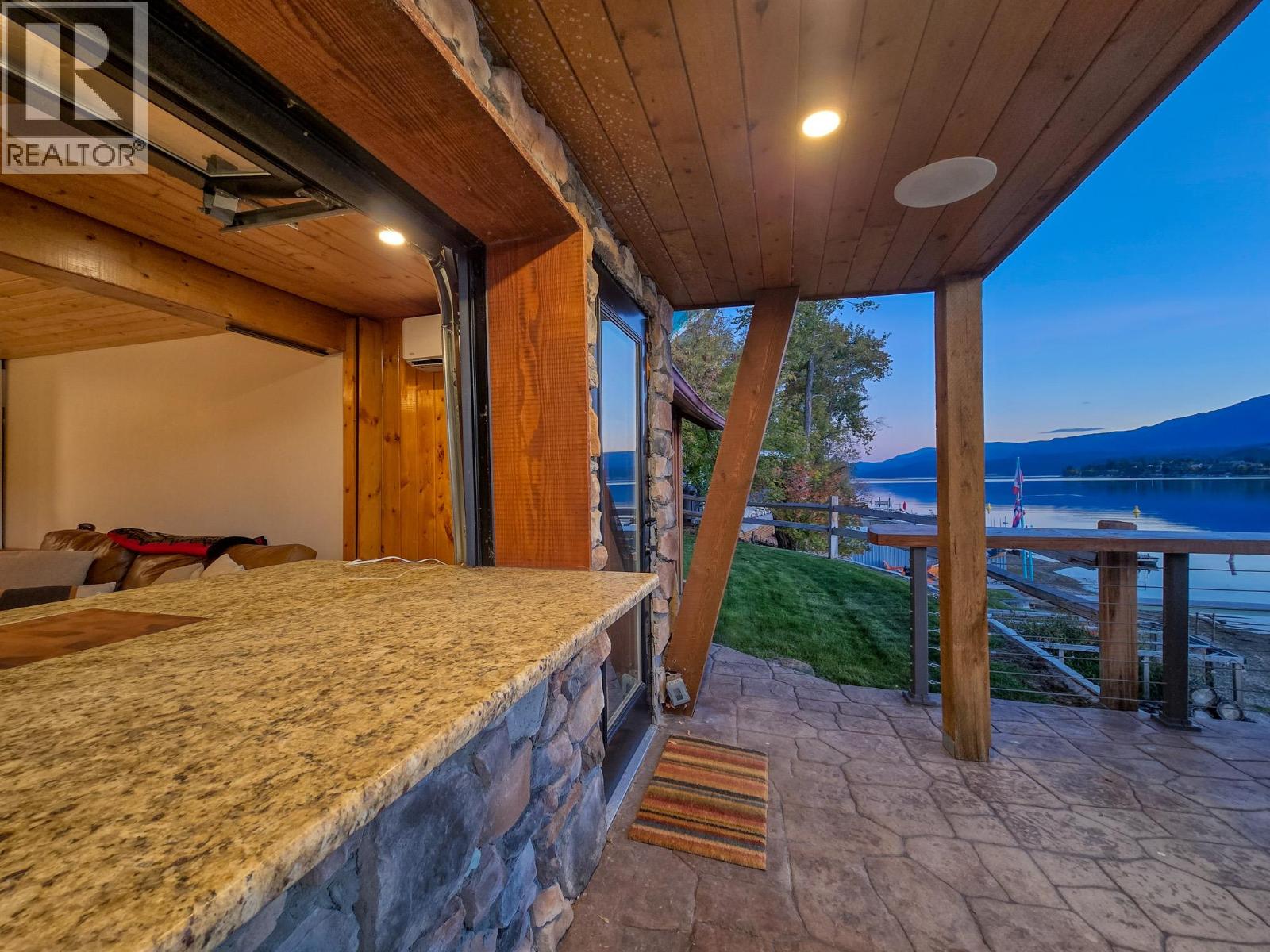 449 LAKEVIEW Place