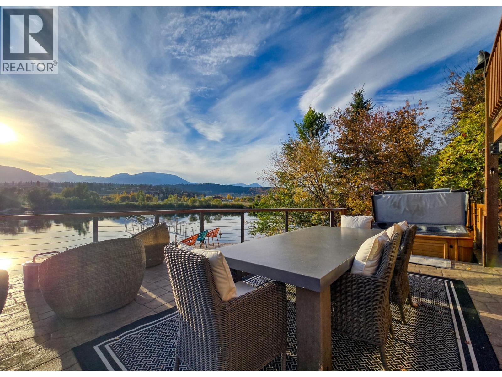 449 LAKEVIEW Place
