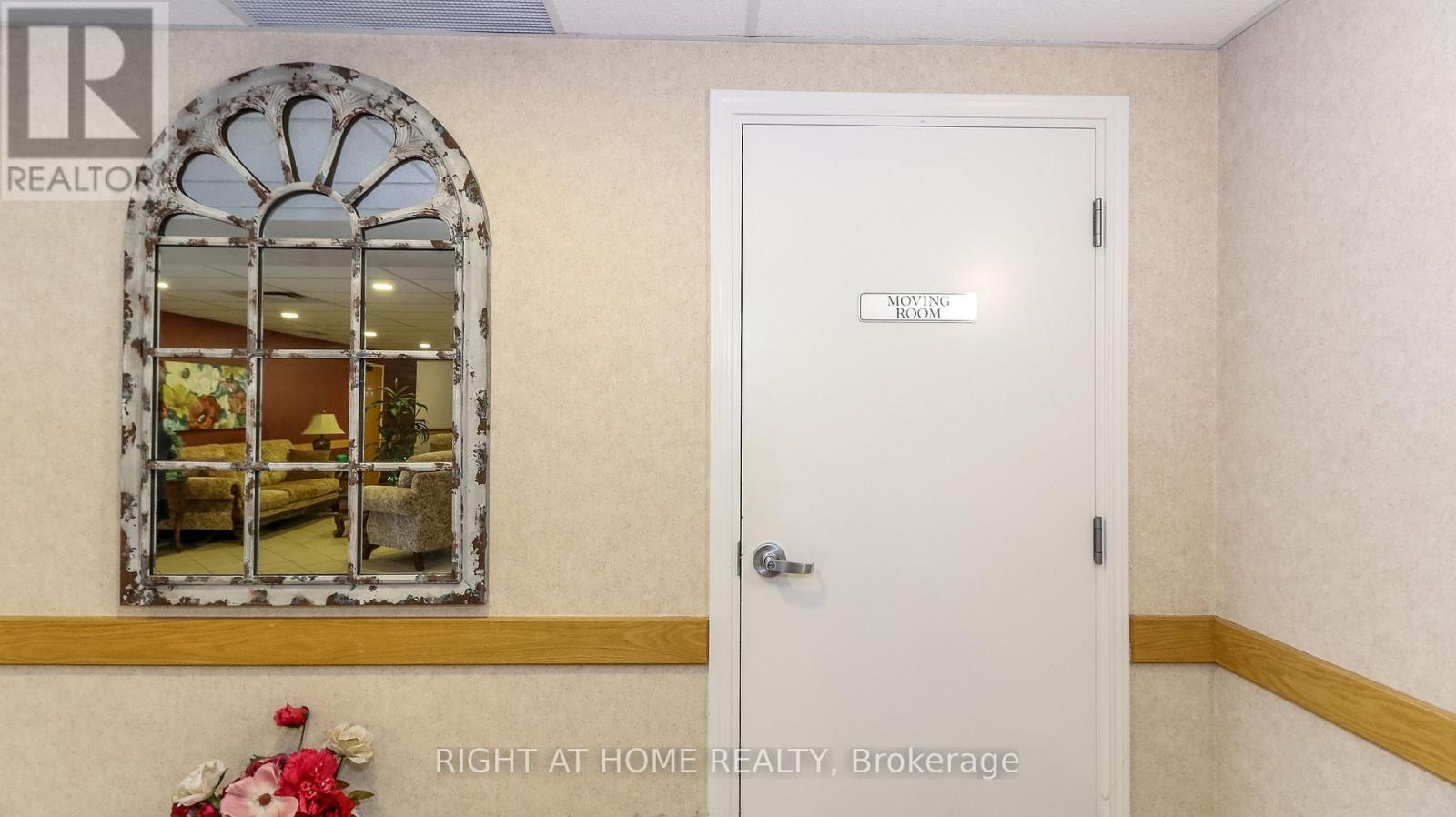 203 - 90 Dean Avenue, Barrie, Ontario L4N 0M3 - Photo 4 - S13881472
