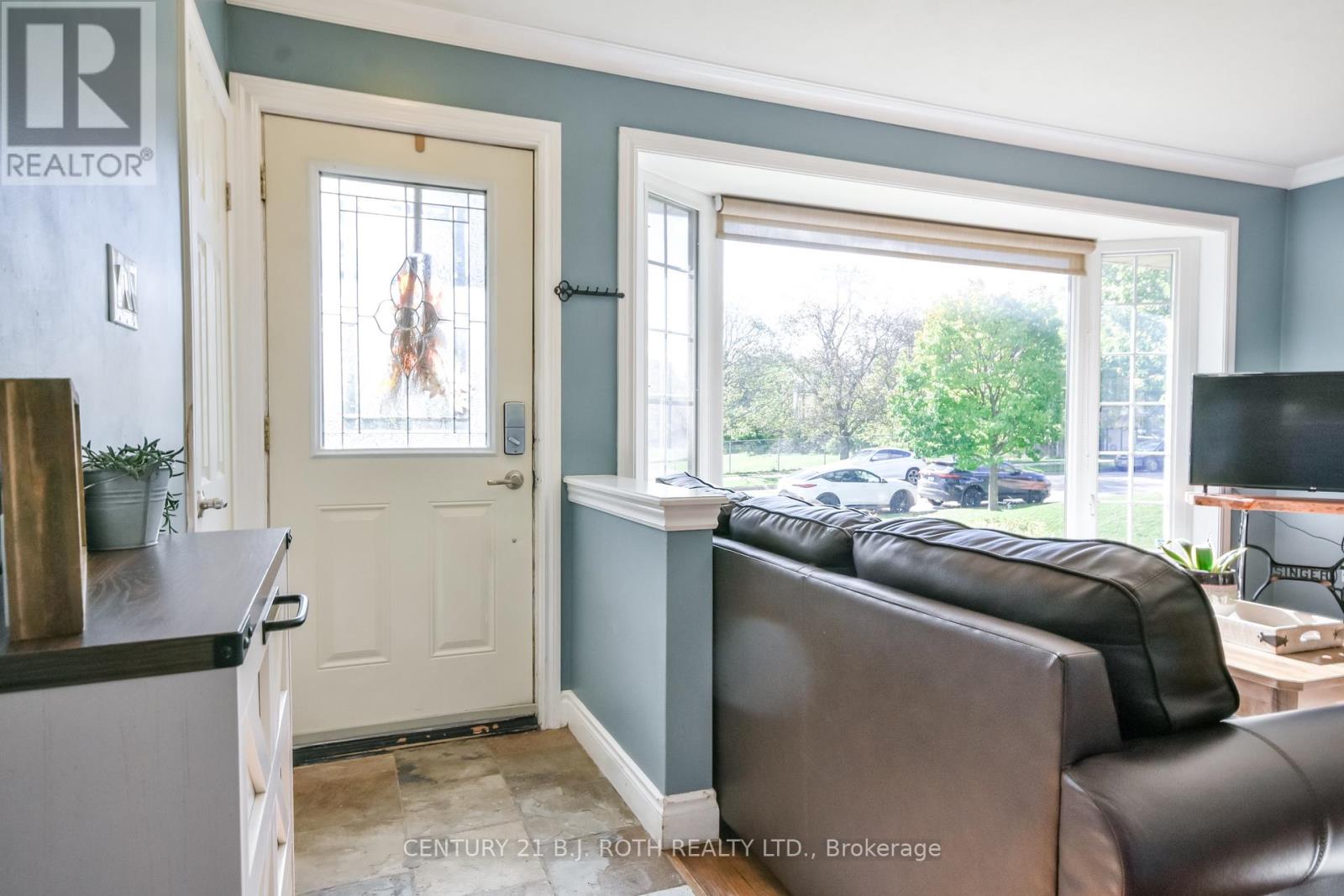 74 Rose Street, Barrie, Ontario  L4M 2T2 - Photo 3 - S13881686