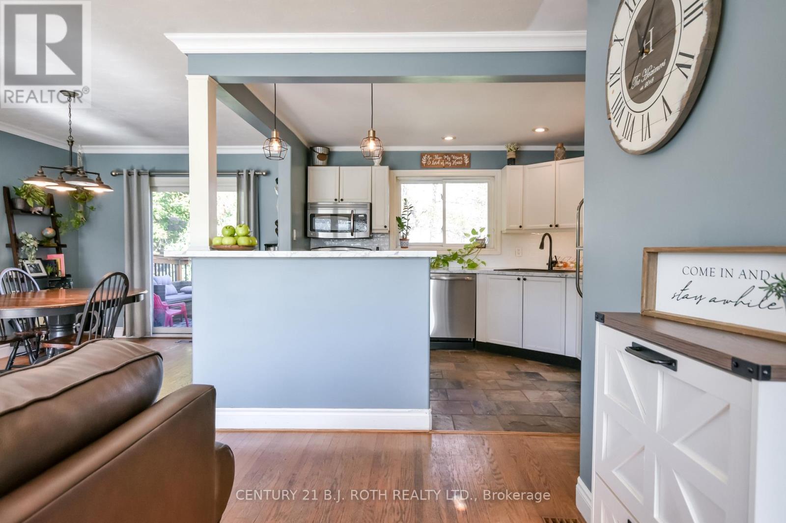 74 Rose Street, Barrie, Ontario  L4M 2T2 - Photo 4 - S13881686