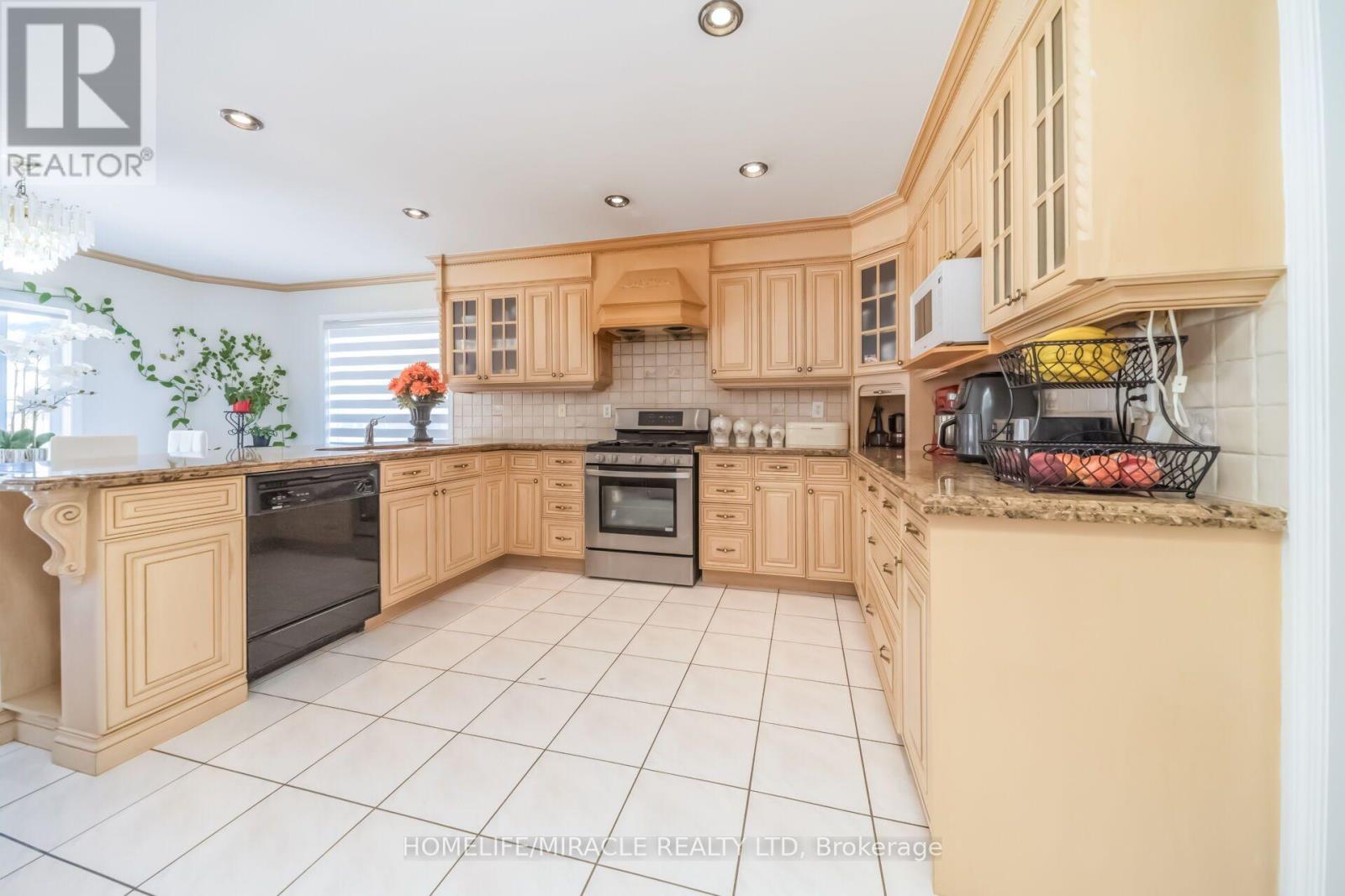 32 Gold Tree Street, Brampton, Ontario  L6R 1T9 - Photo 8 - W13881582