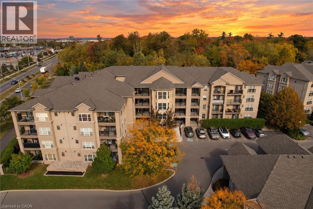 This one checks all the boxes! Modern updates and effortless living backing onto a tranquil treed setting! Welcome to this beautifully refreshed, move-in-ready one-bedroom suite in Burlington’s sought-after Uptown Orchard community! This convenient and spacious ground-floor unit offers an open-concept living and dining area, fresh paint, stylish updates throughout, and the added bonus of low condo fees! The eat-in kitchen features shaker style cabinetry, brass hardware, a generous peninsula offering ample counter space and seating, and all brand-new stainless steel kitchen appliances. Thoughtful updates continue into the bathroom with a quartz-topped vanity, while pot lights in the bedroom and convenient in-suite laundry complete the space. Step outside to your private patio overlooking a beautiful natural backdrop, offering an inviting space to relax and enjoy the outdoors. One owned underground parking space and a storage locker are included. Enjoy fantastic amenities, including a fitness centre, sauna, and party room located within the clubhouse. Perfectly situated close to shopping, restaurants, everyday conveniences, major highways, and the GO Train. A wonderful opportunity for first-time buyers or down-sizers seeking chic, low-maintenance living in a desirable Burlington location. Simply move in and enjoy! (id:48254)