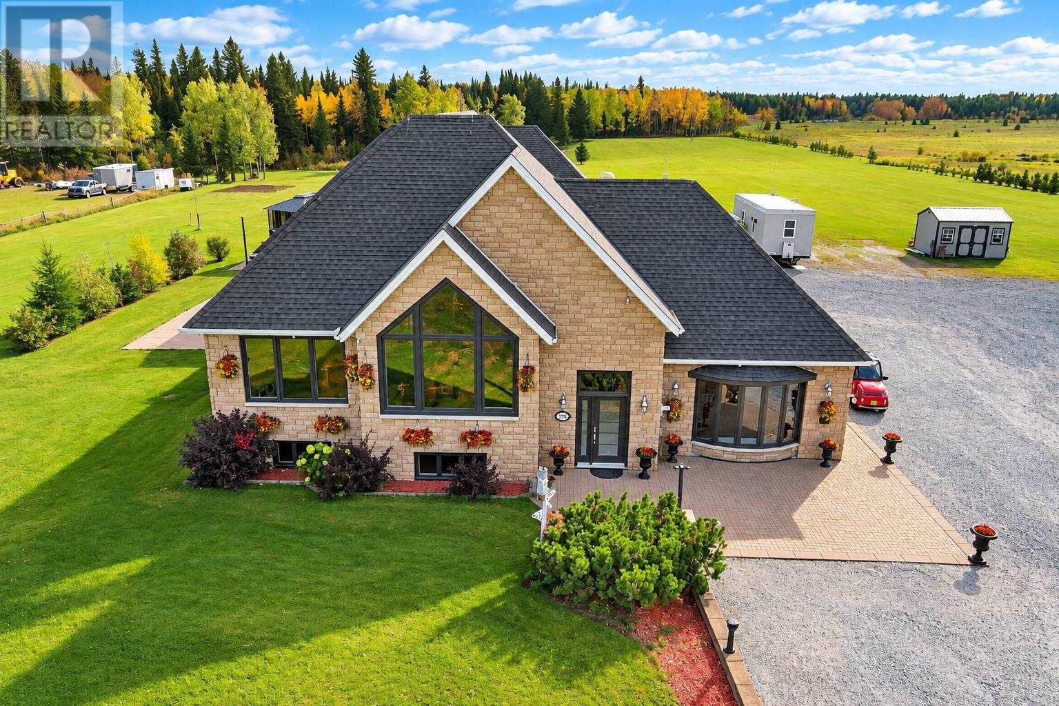 175 Gaspesie Rd, Hearst, Ontario  P0L 1N0 - Photo 2 - SM262828