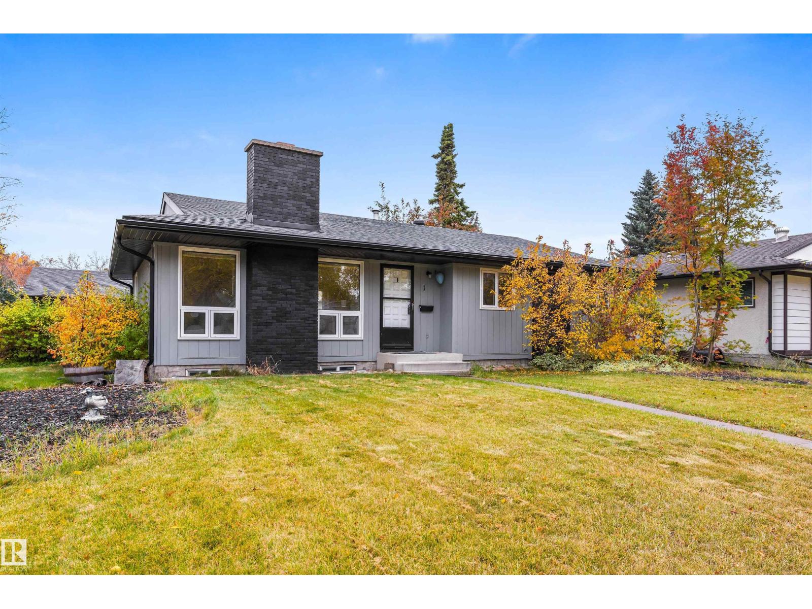 1 LLOYD PL