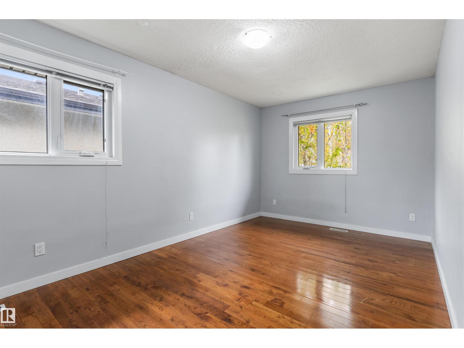 1 LLOYD PL