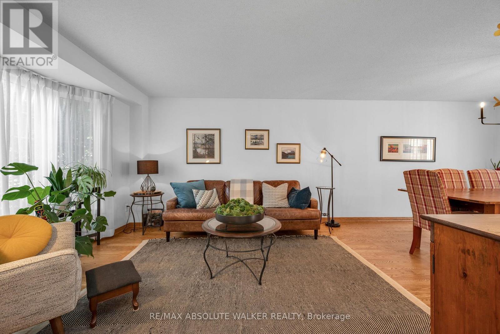 1919 Heatherwood Drive, Ottawa, Ontario  K1W 1C2 - Photo 4 - X13881884