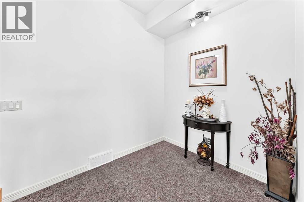 25 Discovery Ridge Hill SW, Calgary, Alberta  T3H 5G4 - Photo 34 - A2351539