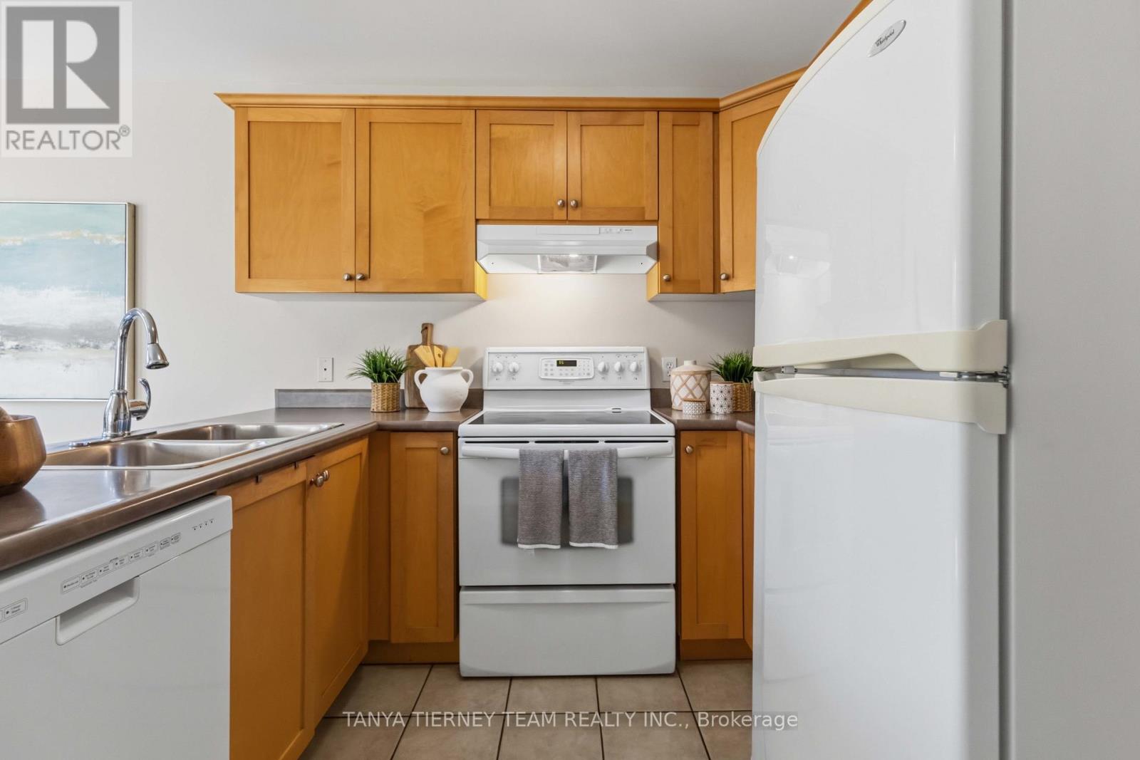 28 Castle Green Drive, Whitby, Ontario  L1R 2P9 - Photo 15 - E13881776