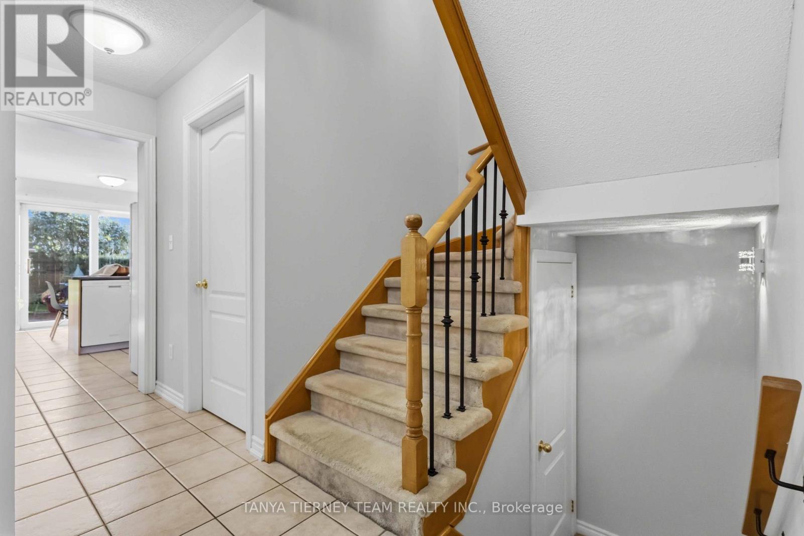 28 Castle Green Drive, Whitby, Ontario  L1R 2P9 - Photo 23 - E13881776