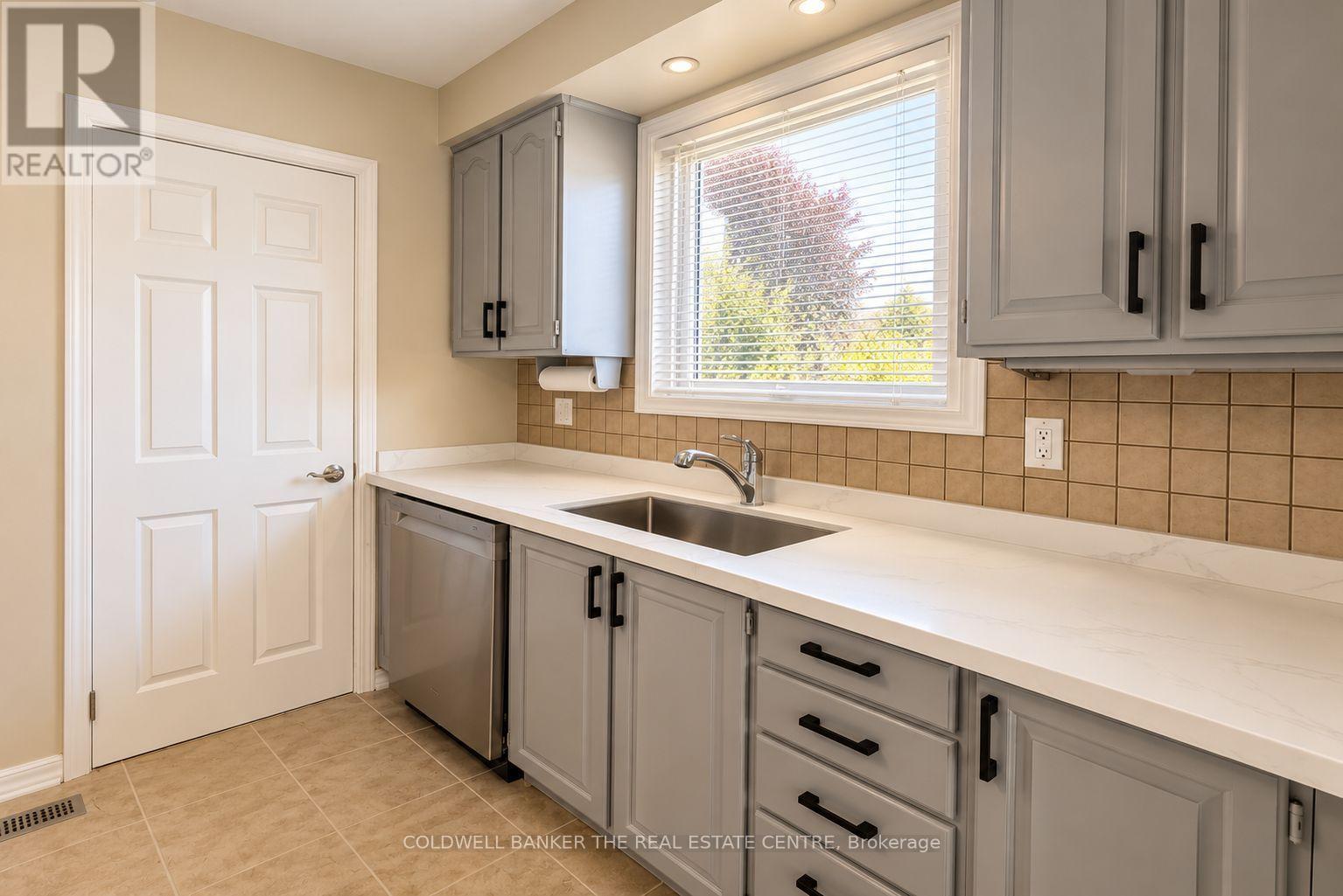 #main - 140 Woodpark Place, Newmarket, Ontario  L3Y 3P6 - Photo 10 - N13881778