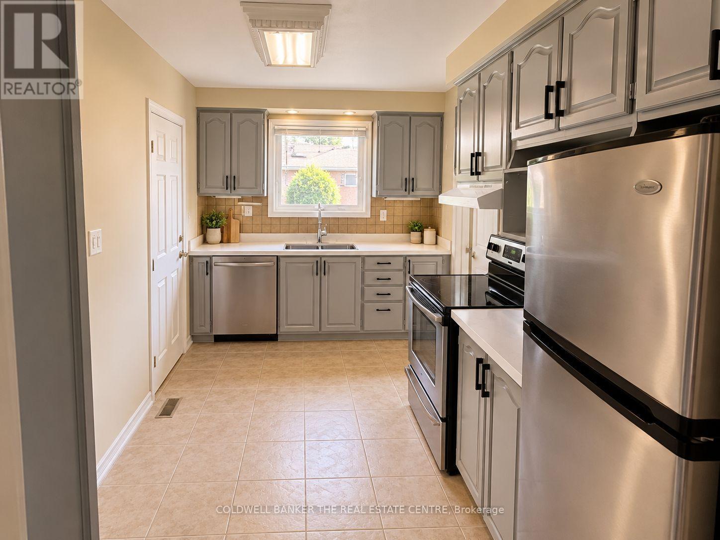 #main - 140 Woodpark Place, Newmarket, Ontario  L3Y 3P6 - Photo 11 - N13881778