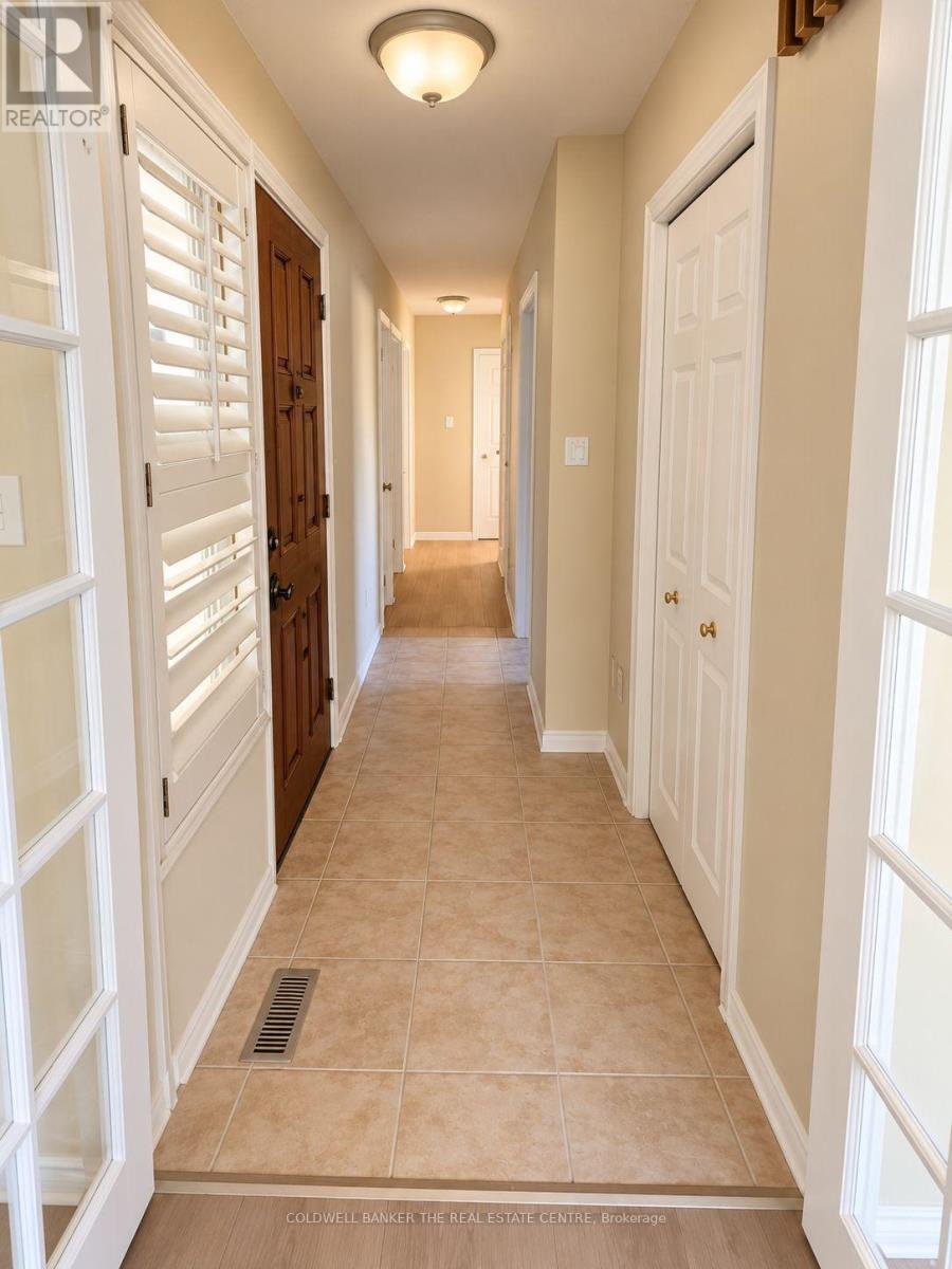 #main - 140 Woodpark Place, Newmarket, Ontario  L3Y 3P6 - Photo 3 - N13881778