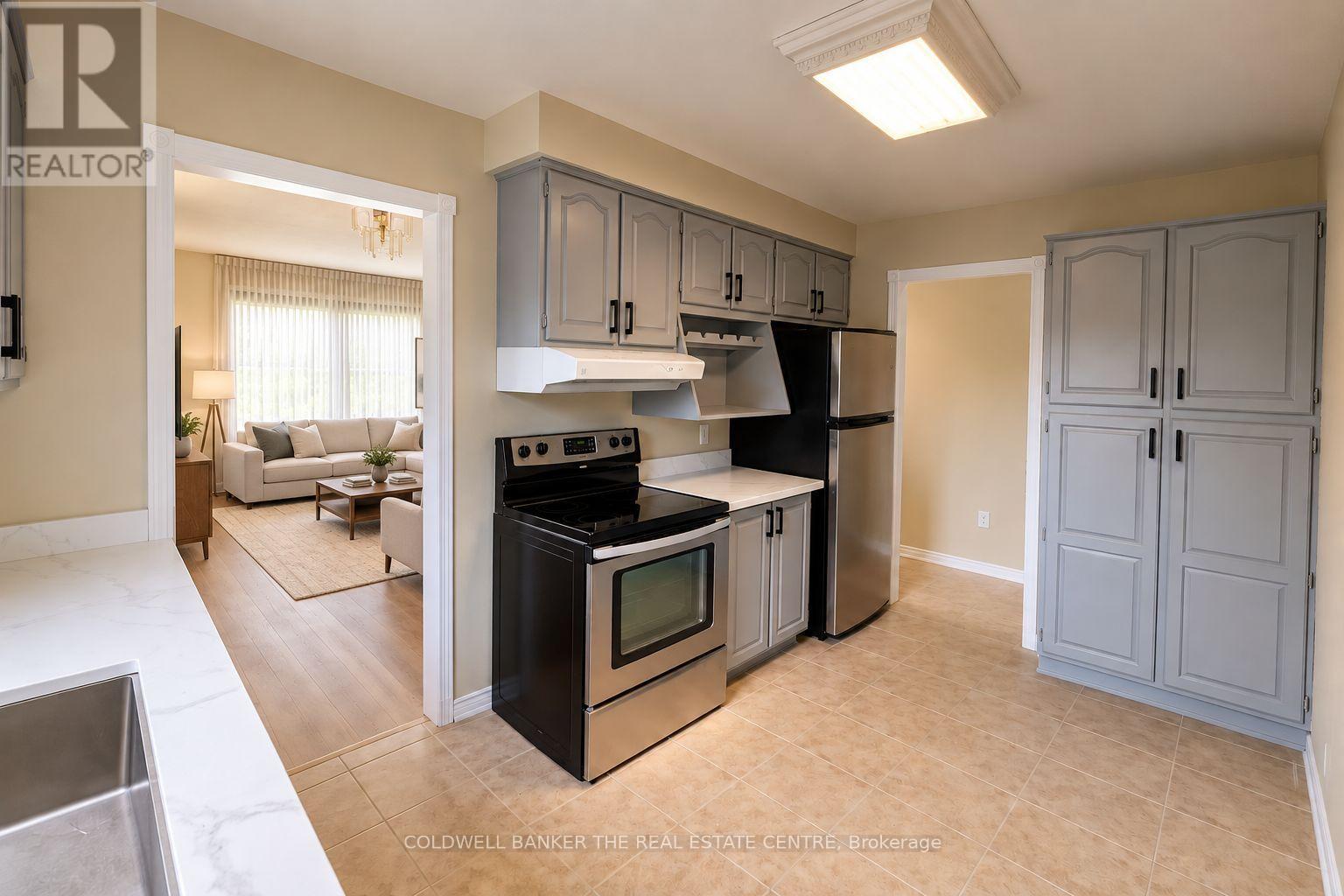 #main - 140 Woodpark Place, Newmarket, Ontario  L3Y 3P6 - Photo 9 - N13881778