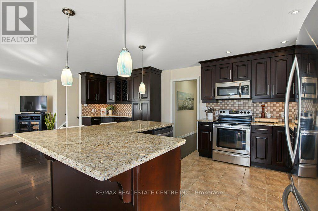 806 Hudson Court, Milton, Ontario  L9T 3T4 - Photo 11 - W13881894