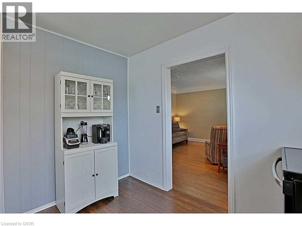 606 BRUCEDALE Avenue E Unit# Upper Lvl