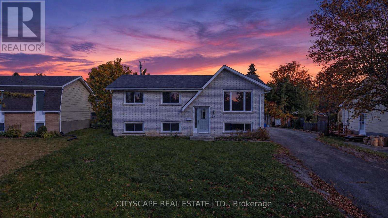 39 Huff Avenue, Loyalist, Ontario  K7N 1S5 - Photo 2 - X13881816