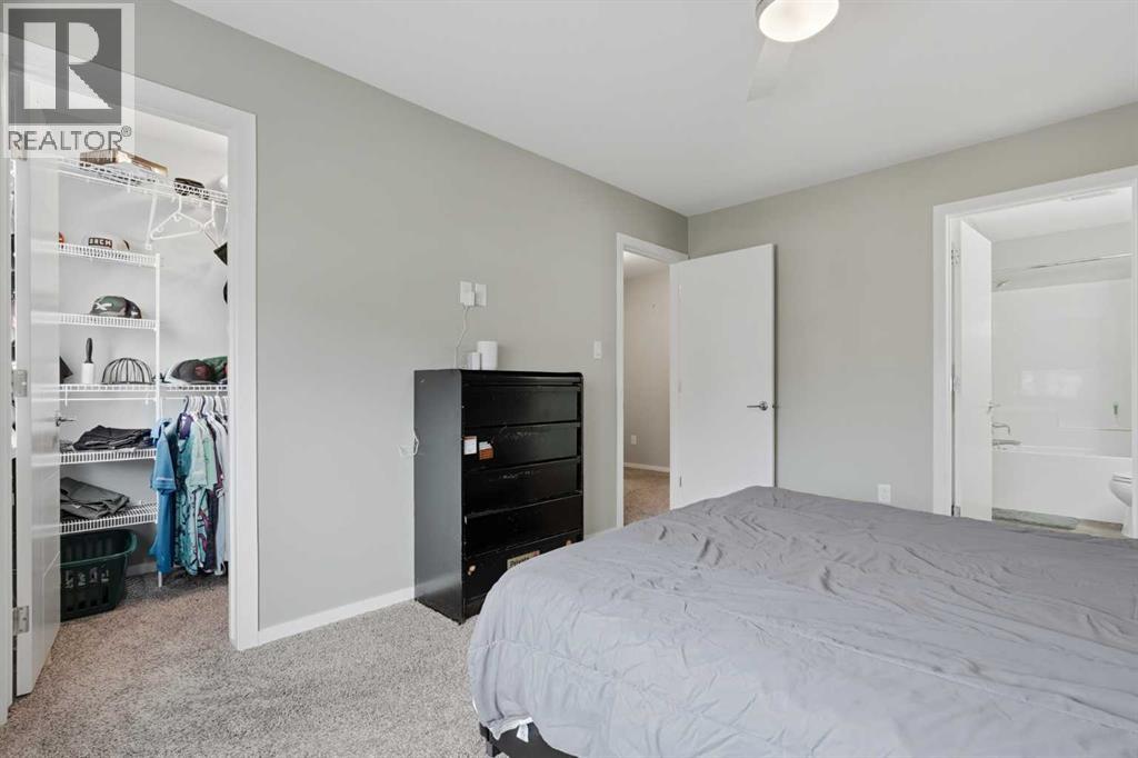 2, 466 Highlands Boulevard W