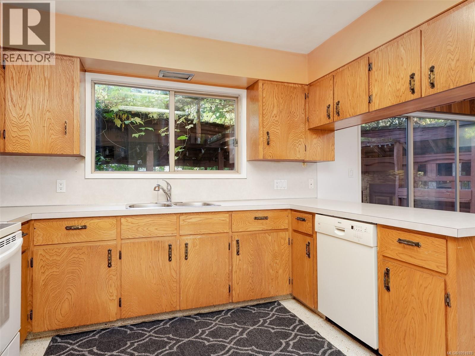 1614 Richardson St