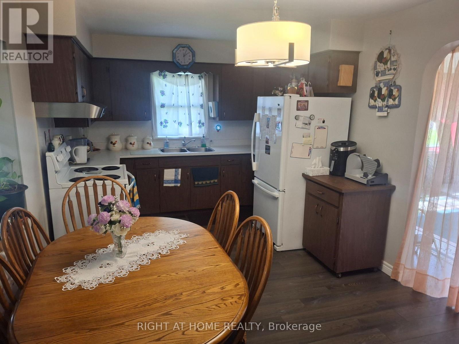 717 Mersea Rd 6 Road E, Leamington, Ontario  N8H 3V8 - Photo 5 - X13709566