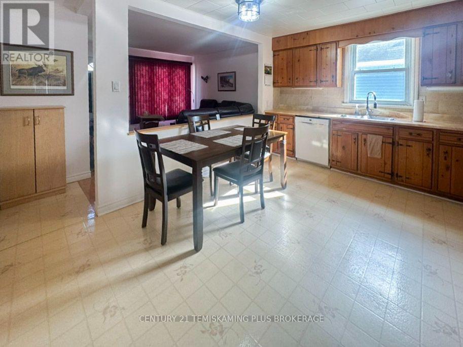 88 KATHERINE STREET Temiskaming Shores (New Liskeard) Ontario Canada P0J1P0 5