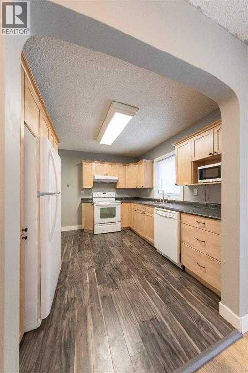 5223 50 Street Lloydminster Alberta Canada T9V0M4 5