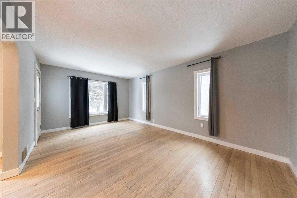 5223 50 Street Lloydminster Alberta Canada T9V0M4 3