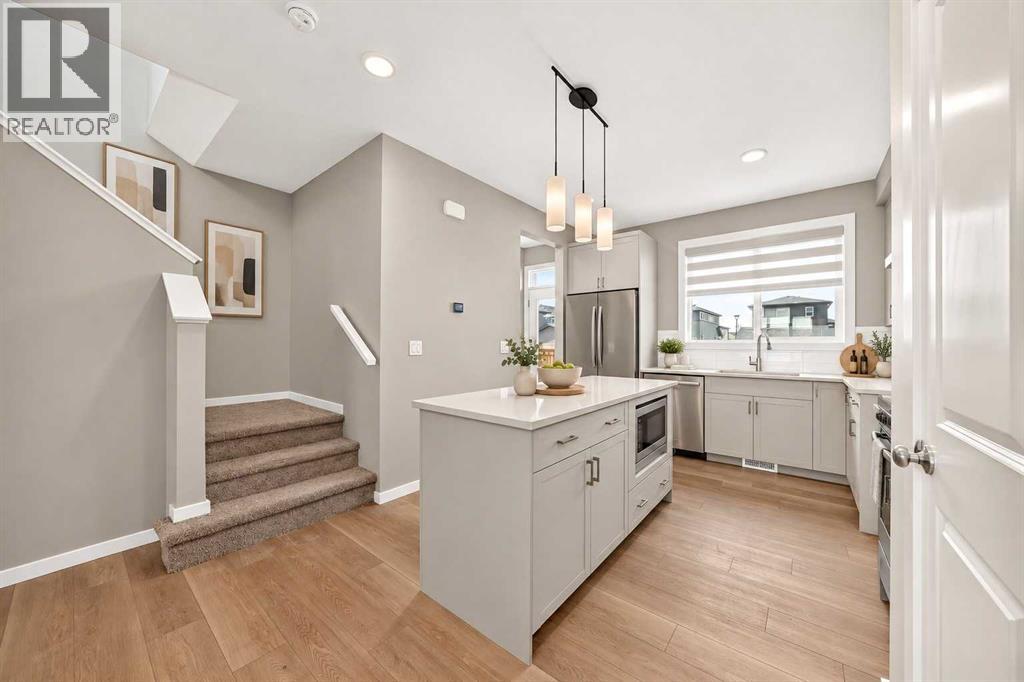 668 Savanna Drive Ne, Calgary, Alberta  T3J 5P8 - Photo 3 - A2349585