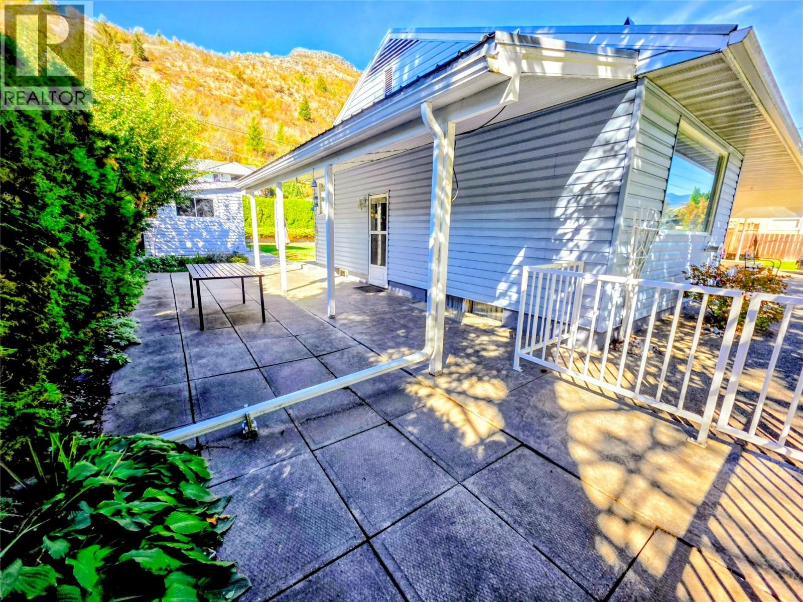 460 10th Avenue, Montrose, British Columbia  V0G 1P0 - Photo 28 - 10402456