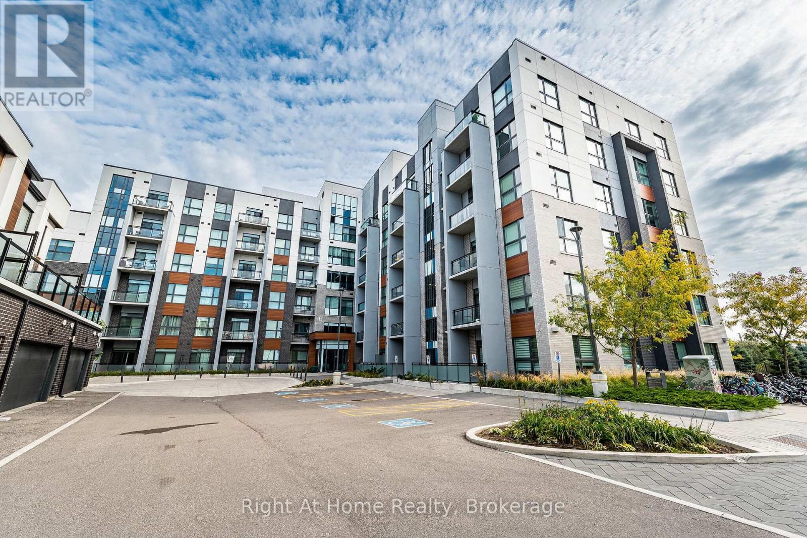 511 - 50 Kaitting Trail, Oakville, Ontario  L6M 5N3 - Photo 2 - W13880462