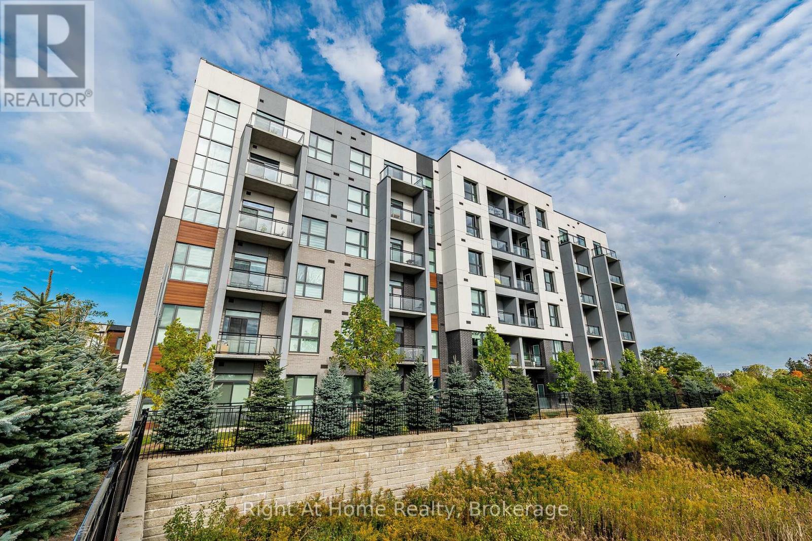 511 - 50 Kaitting Trail, Oakville, Ontario  L6M 5N3 - Photo 4 - W13880462
